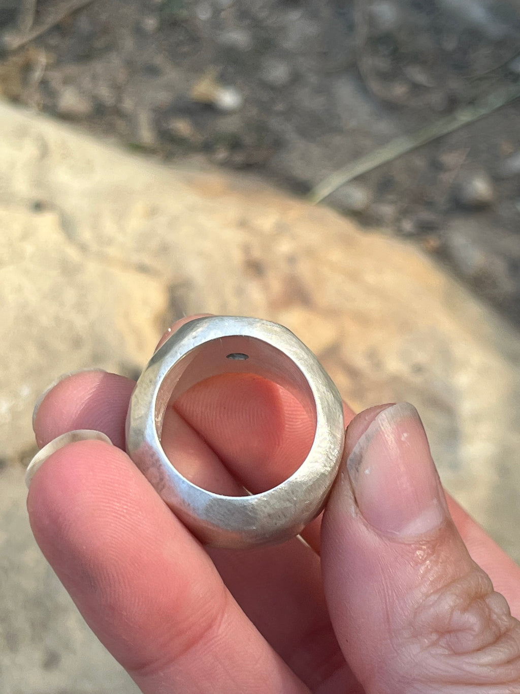 heavy mother of pearl tube ring~ size 6.5-6.75