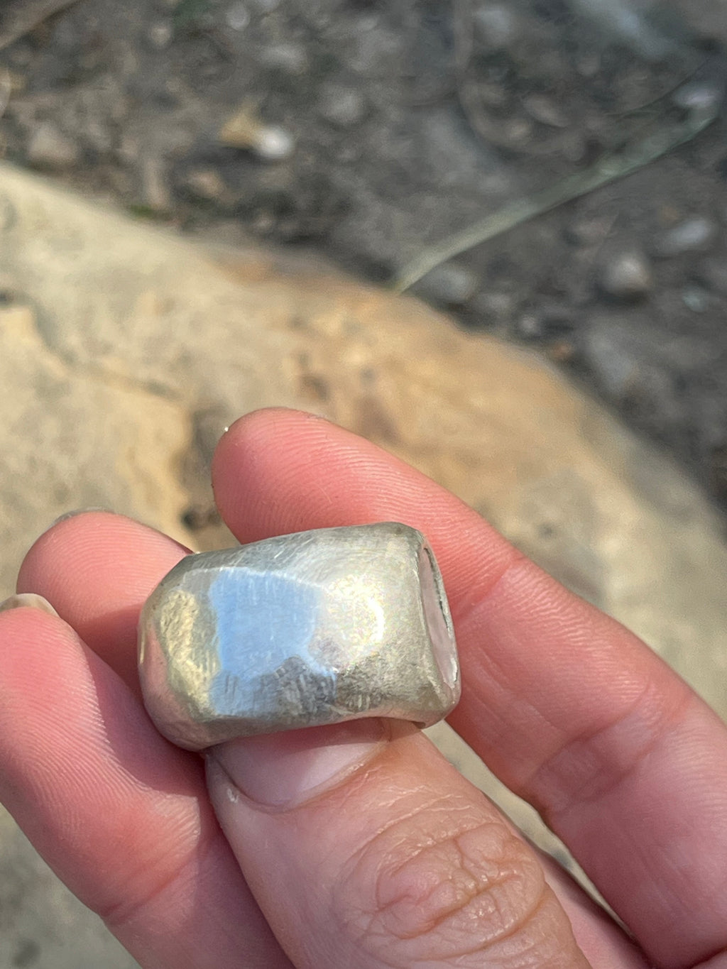 heavy mother of pearl tube ring~ size 6.5-6.75