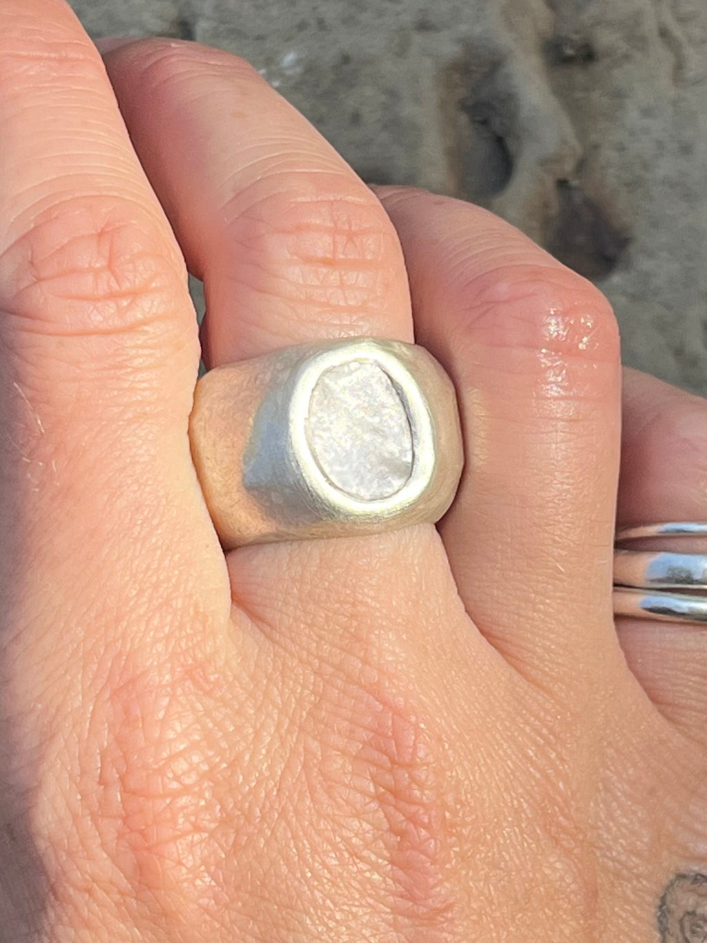 heavy mother of pearl tube ring~ size 6.5-6.75