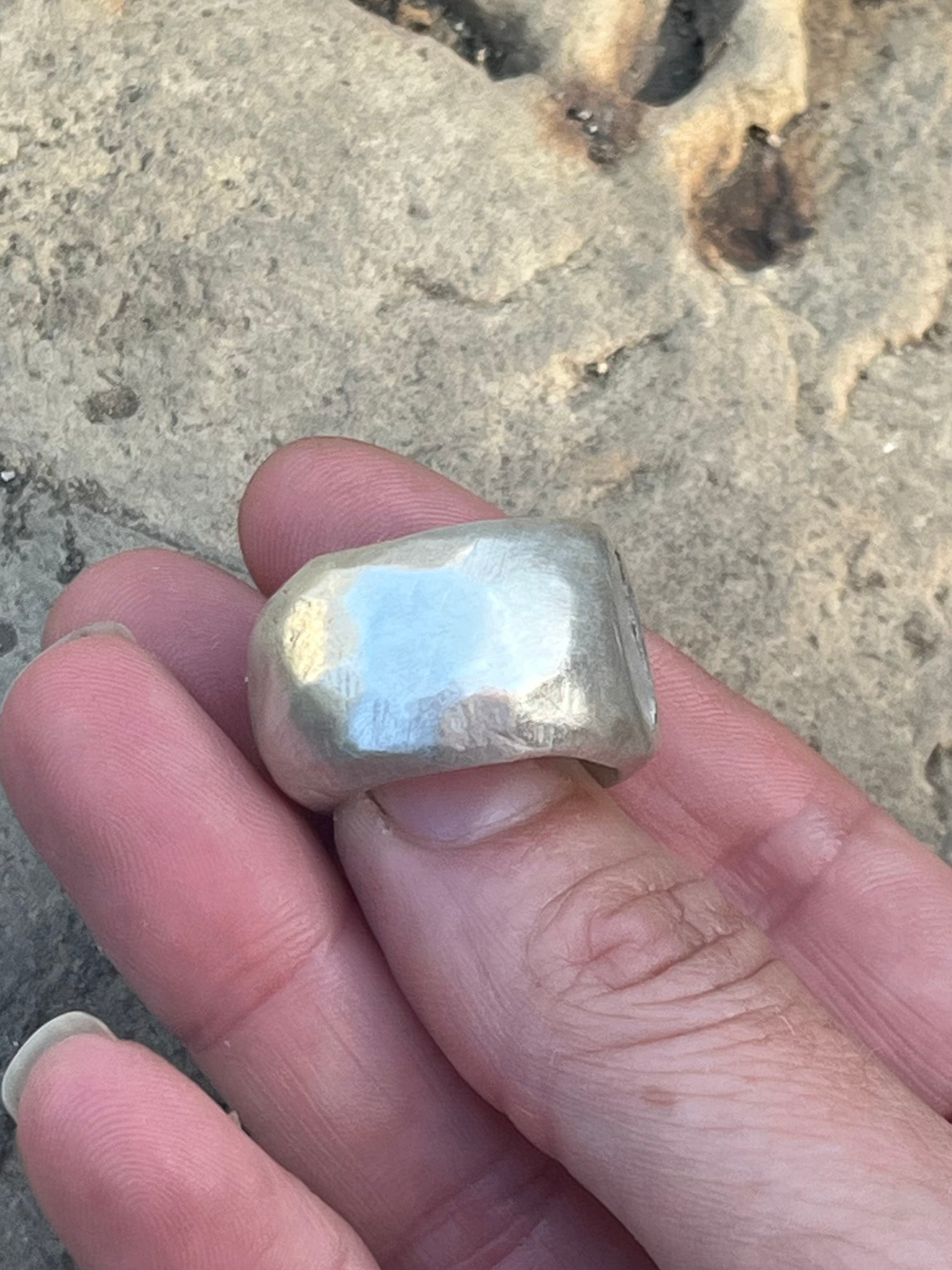 heavy mother of pearl tube ring~ size 6.5-6.75