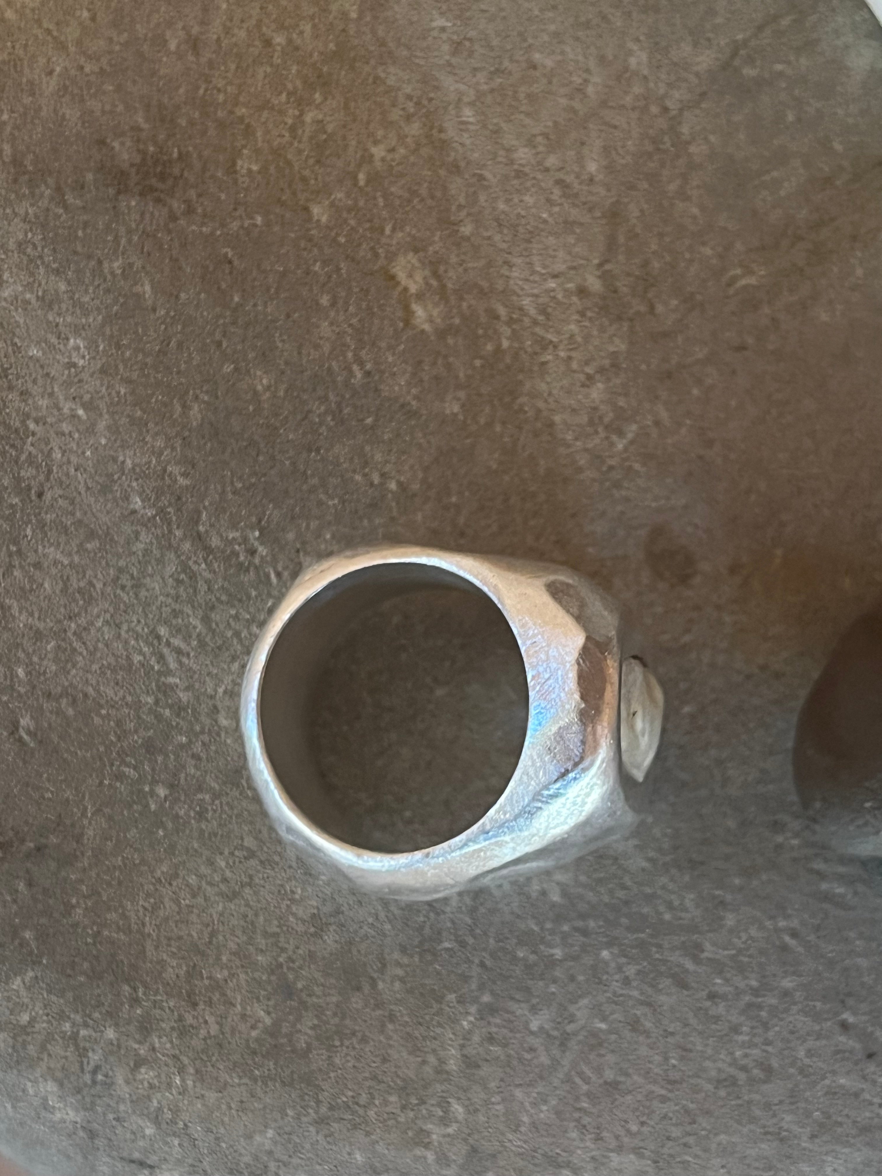 mother of pearl chunky ring ~ size 6.5