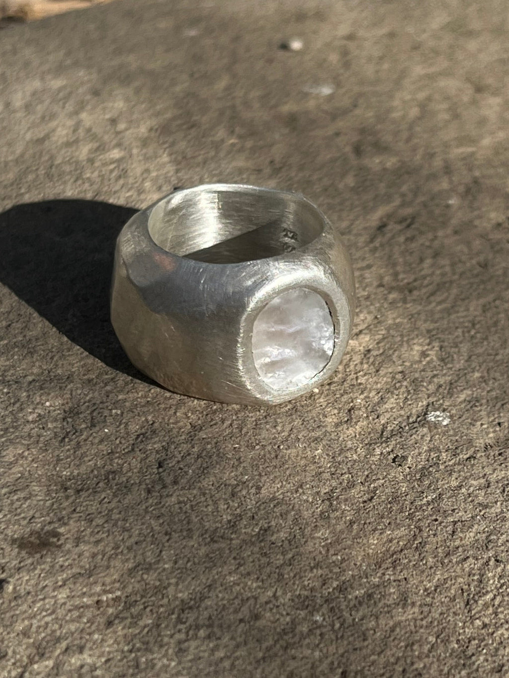 heavy mother of pearl tube ring~ size 6.5-6.75