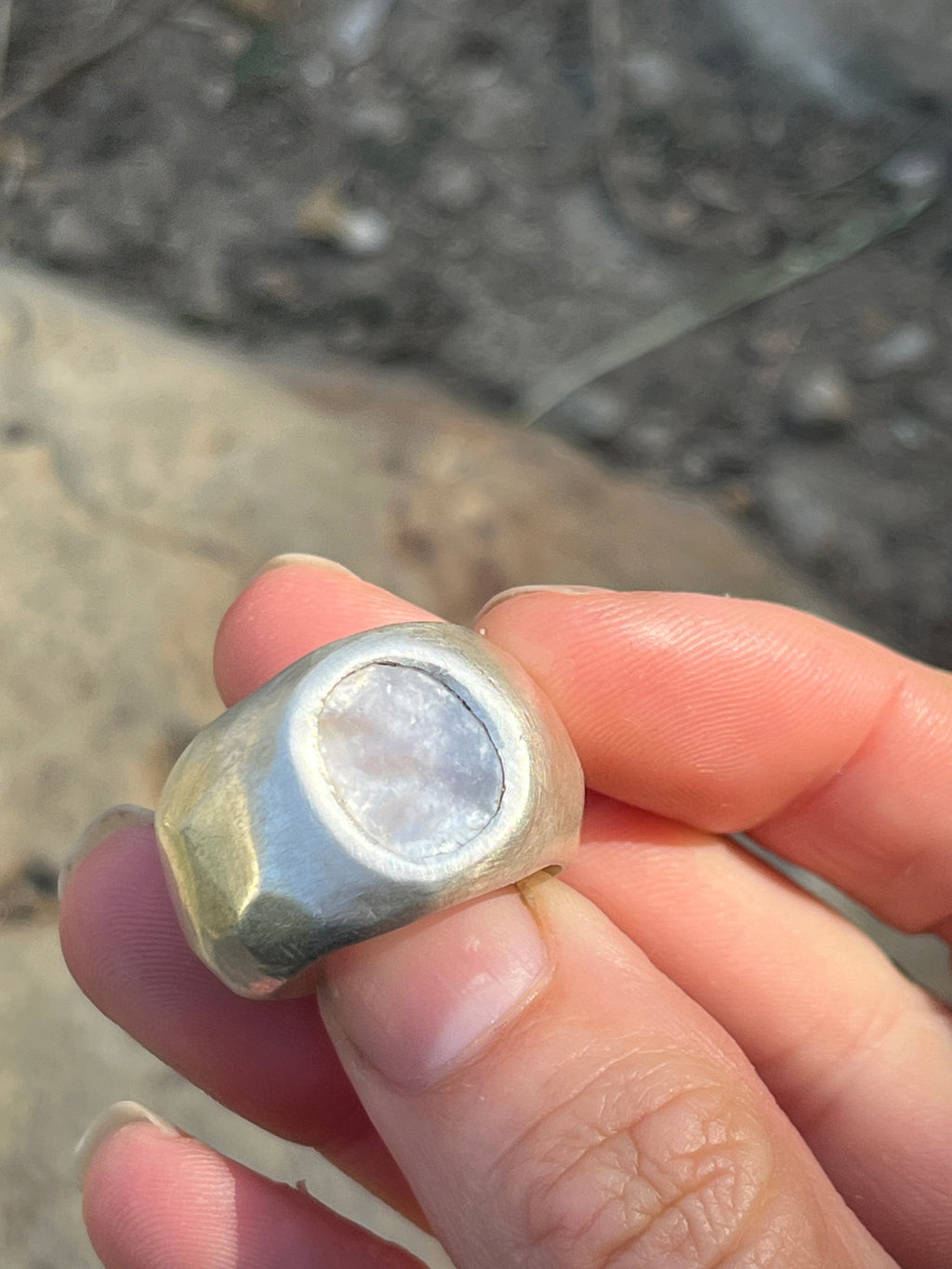 heavy mother of pearl tube ring~ size 6.5-6.75