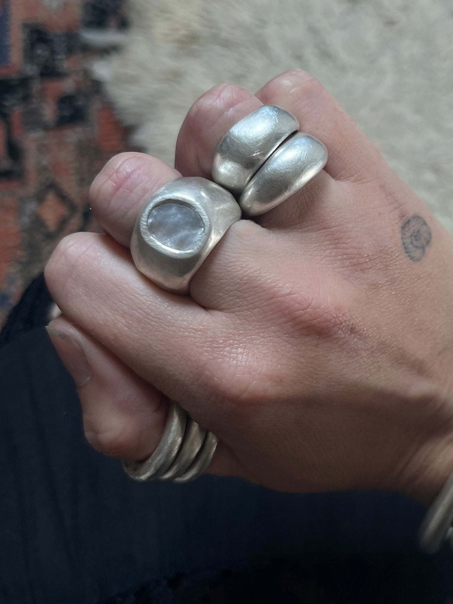 heavy mother of pearl tube ring~ size 6.5-6.75