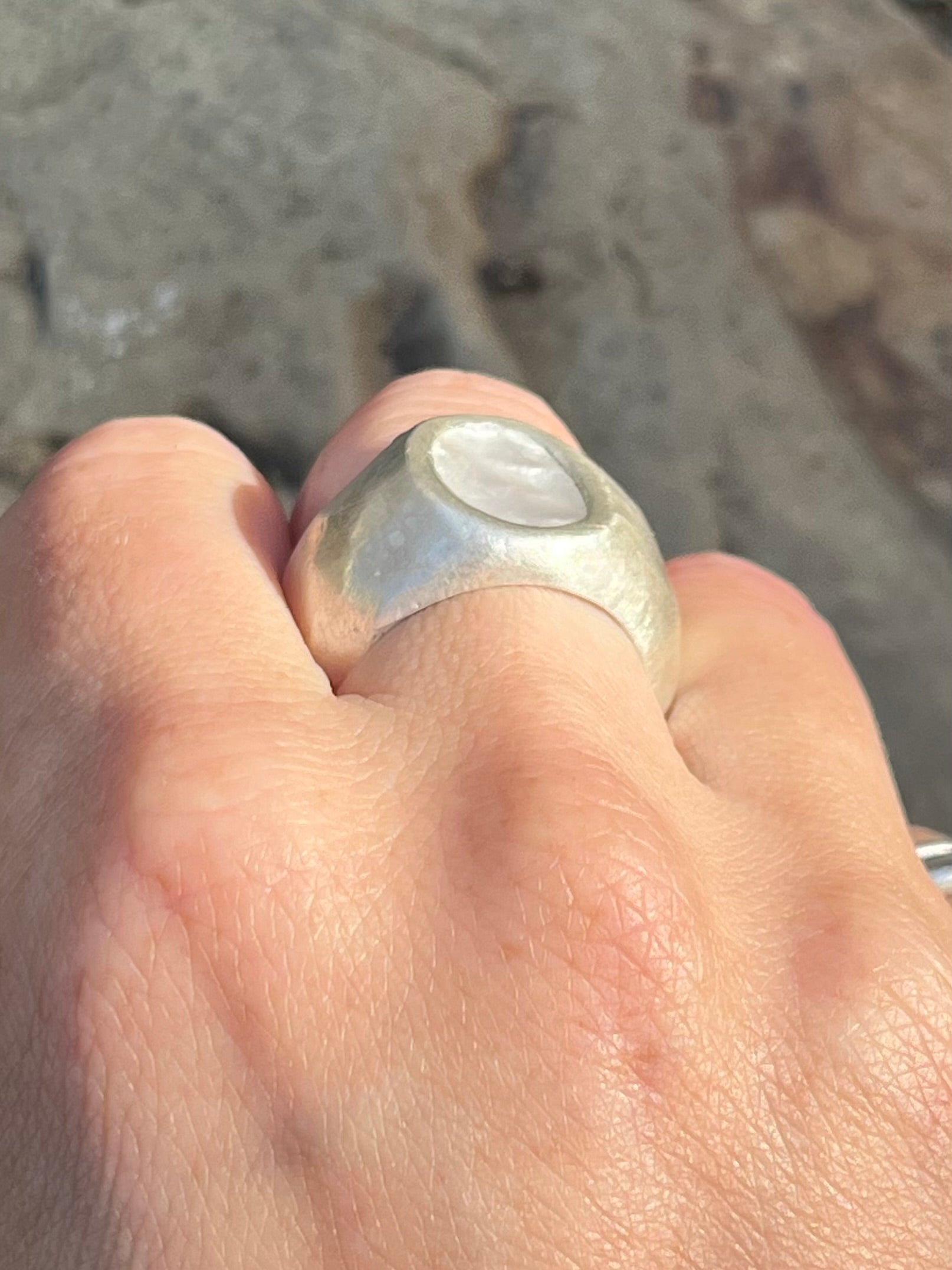 heavy mother of pearl tube ring~ size 6.5-6.75