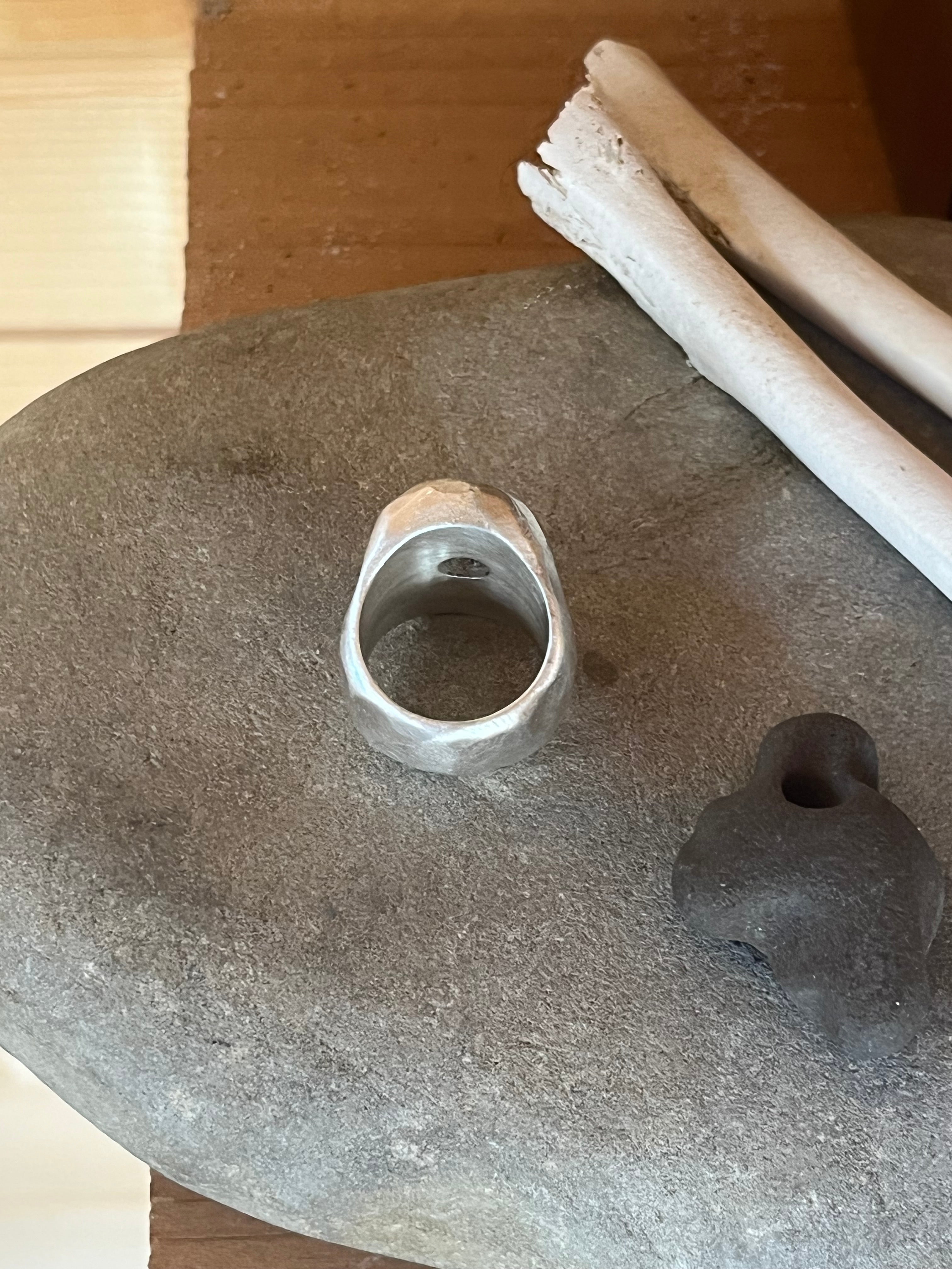 mother of pearl chunky ring ~ size 6.5