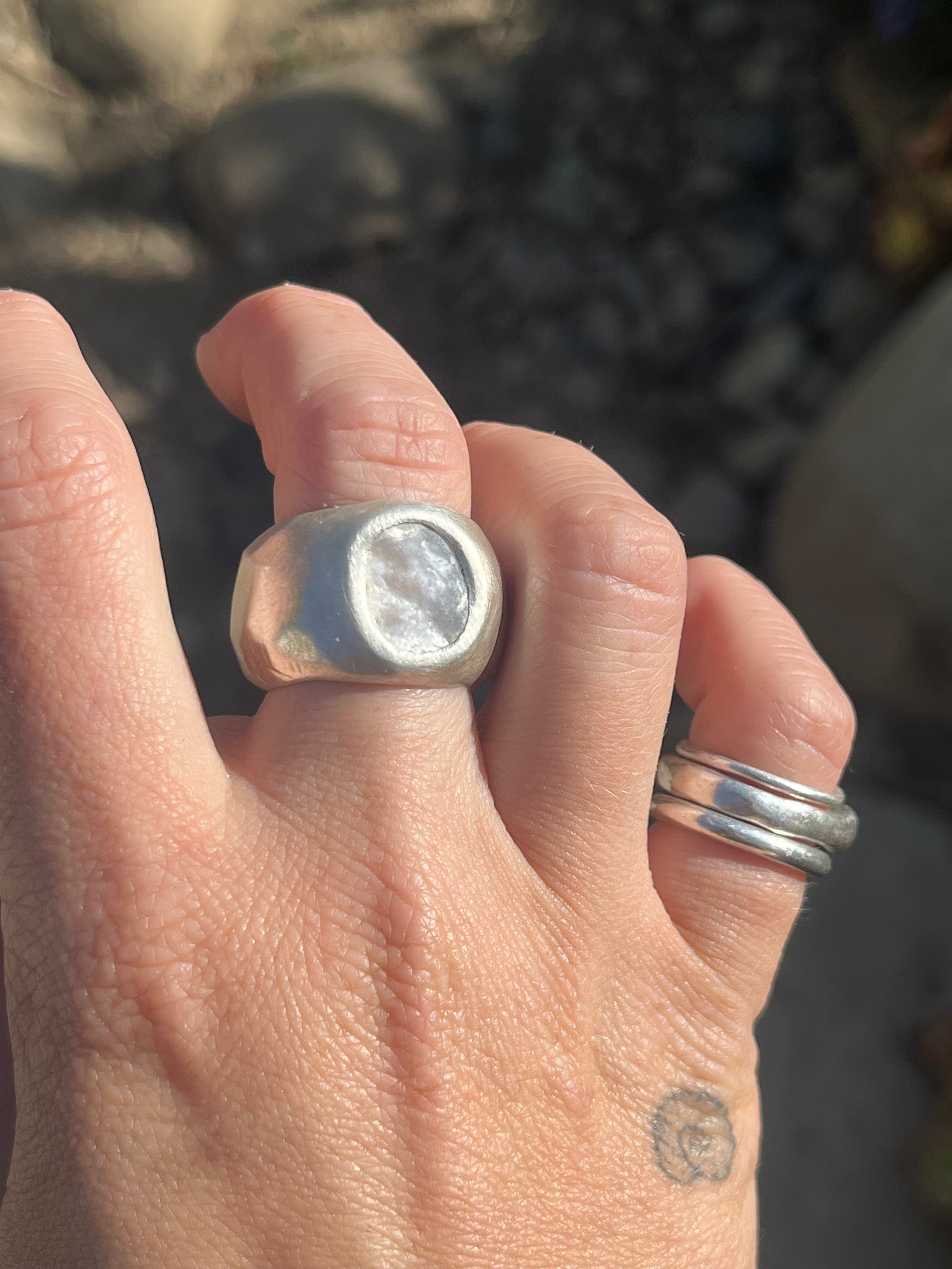 heavy mother of pearl tube ring~ size 6.5-6.75