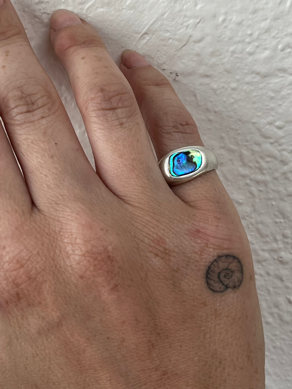 mini abalone ring~ size 4.75